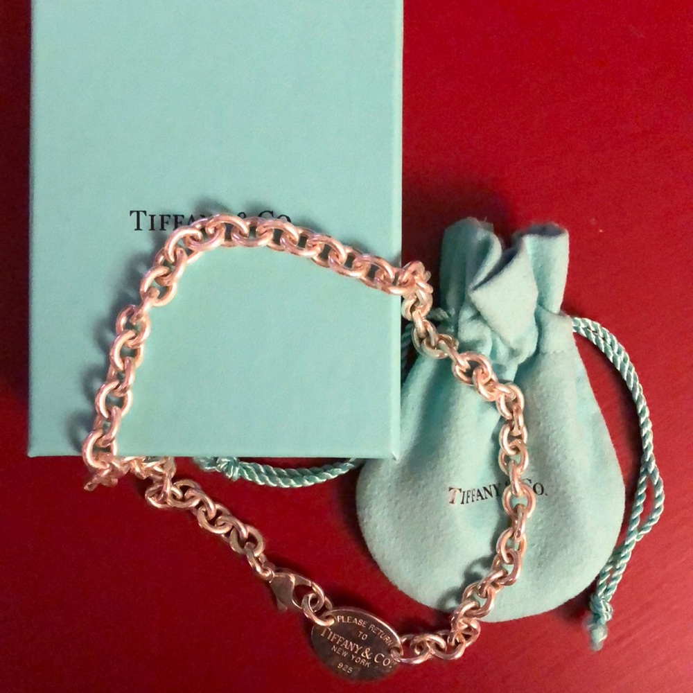 Gently Loved Tiffany’s Oval Pendant Necklace!!!